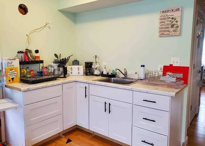 5 Star Room/Close To Town Center And Everything/5 Min Walk Metro