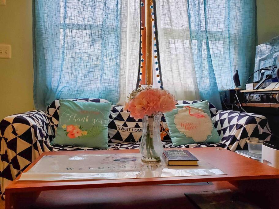 5 Star Room/close To Town Center And Everything/5 Min Walk Metro * Rockville