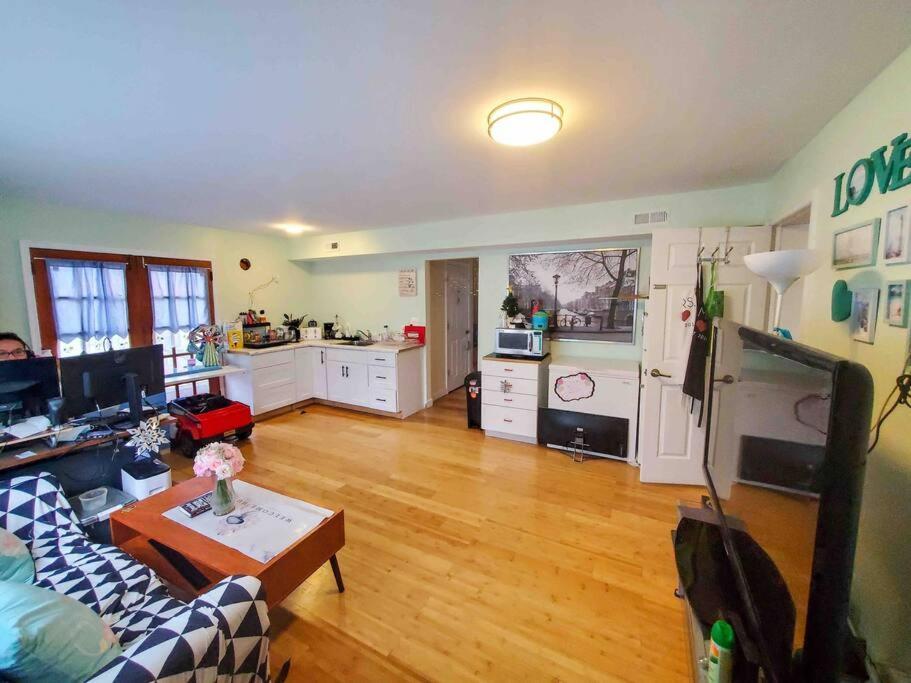 5 Star Room/close To Town Center And Everything/5 Min Walk Metro Rockville